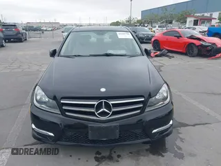2013 Mercedes-Benz C 250 Sport z VIN WDDGF4HB6DA783387, wystawiony jako IAAI lot #42169798 z przebiegiem 69 168 mil mil oraz . Historia ofert i sprzedaży dostępna na DreamBid. Obrazek 12.