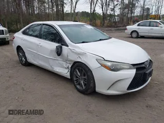 2015 Toyota Camry XLE z VIN 4T1BF1FK0FU982387, wystawiony jako IAAI lot #41900676 z przebiegiem 117 466 mil mil oraz . Historia ofert i sprzedaży dostępna na DreamBid. Obrazek 1.