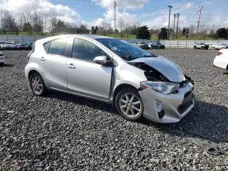 2016 Toyota Prius One z VIN JTDKDTB35G1135081, wystawiony jako Copart lot #49517745 z przebiegiem 69 327 mil mil oraz Szkody całkowita. Historia ofert i sprzedaży dostępna na DreamBid. Obrazek 4.