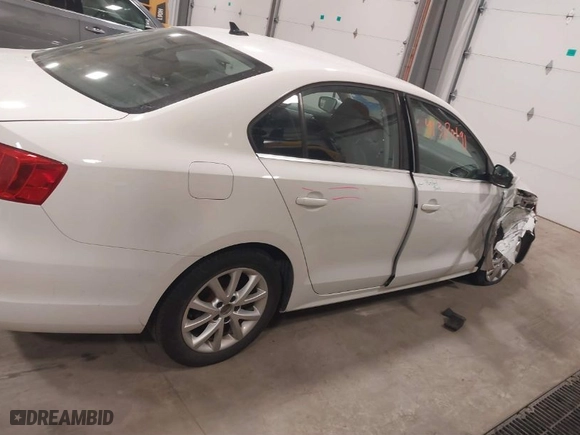 2014 Volkswagen Jetta Sedan SE with VIN 3VWD07AJ8EM329371, listed as a IAAI auction lot 41380191 with 56,497 mi miles. Bid and sale history available at carsss.com. Image 13.