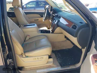 2008 Chevrolet Suburban LT w/3LT with VIN 3GNFC16088G207846, listed as a IAAI auction lot 41483605 with 184,709 mi miles. Bid and sale history available at carsss.com. Image 5.