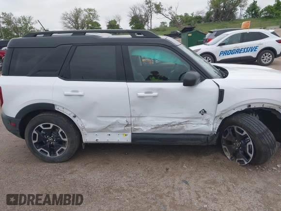 2024 Ford Bronco Sport Outer Banks z VIN 3FMCR9C66RRE99306, wystawiony jako IAAI lot #42293007 z przebiegiem 6 492 mil mil oraz . Historia ofert i sprzedaży dostępna na DreamBid. Obrazek 13.
