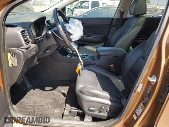 2020 Kia Sportage EX z VIN KNDPN3AC4L7641853, wystawiony jako Copart lot #55013835 z przebiegiem 46 910 mil mil oraz Szkoda całkowita • Salvage title. Historia ofert i sprzedaży dostępna na DreamBid. Obrazek 7.