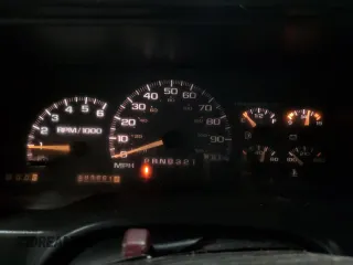 1998 Chevrolet Suburban with VIN 1GNEC16R3WJ314003, listed as a Copart auction lot 78271654 with 283,661 mi miles and Clean Title. Bid and sale history available at carsss.com. Image 9.