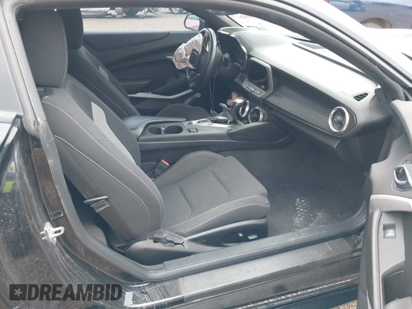2019 Chevrolet Camaro 1SS z VIN 1G1FF1R70K0111514, wystawiony jako IAAI lot #41924277 z przebiegiem Nie podano mil oraz . Historia ofert i sprzedaży dostępna na DreamBid. Obrazek 5.
