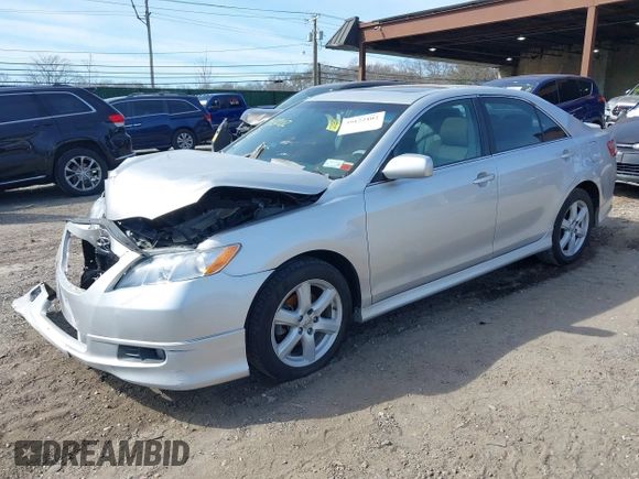 2008 Toyota Camry LE z VIN 4T1BE46K98U764634, wystawiony jako IAAI lot #39122102 z przebiegiem 143 861 mil mil oraz . Historia ofert i sprzedaży dostępna na DreamBid. Obrazek 2.