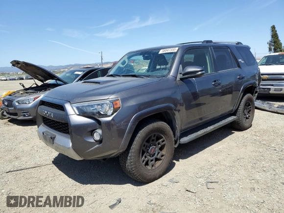2018 Toyota 4Runner SR5 z VIN JTEBU5JR6J5564680, wystawiony jako Copart lot #58847355 z przebiegiem 96 632 mil mil oraz Szkoda całkowita • Salvage title. Historia ofert i sprzedaży dostępna na DreamBid. Obrazek 1.