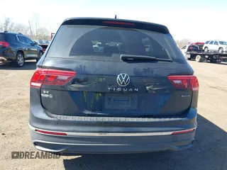 2024 Volkswagen Tiguan SE z VIN 3VVMB7AX0RM048335, wystawiony jako IAAI lot #41810972 z przebiegiem 29 467 mil mil oraz . Historia ofert i sprzedaży dostępna na DreamBid. Obrazek 16.