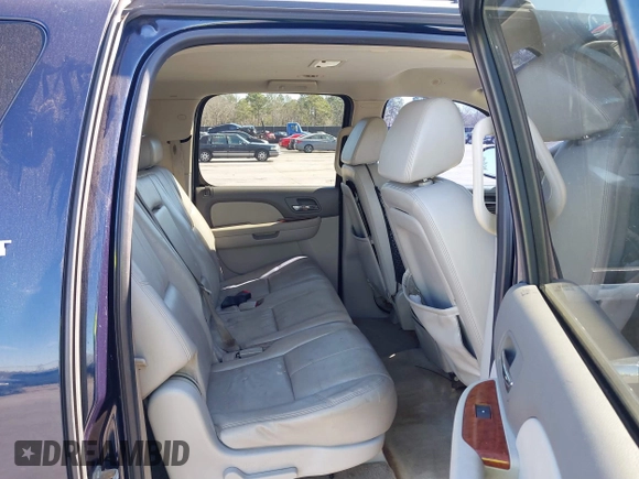 2008 Chevrolet Suburban LTZ with VIN 1GNFK163X8R111651, listed as a IAAI auction lot 41673888 with 239,876 mi miles. Bid and sale history available at carsss.com. Image 8.