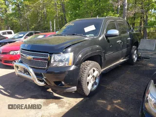2013 Chevrolet Avalanche LS with VIN 3GNTKEE76DG197730, listed as a IAAI auction lot 42128989 with 105,722 mi miles and . Bid and sale history available at DreamBid. Image 2.