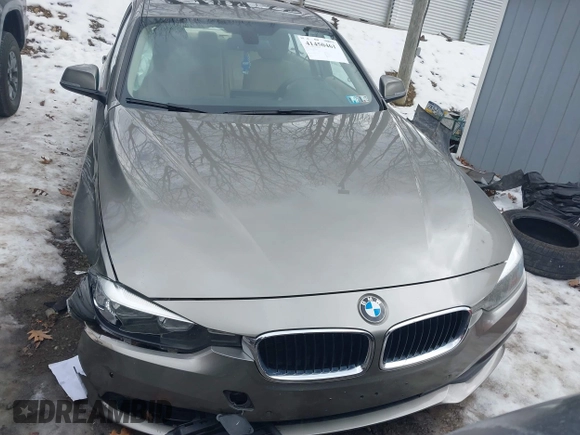 2016 BMW 3 Series 320i xDrive z VIN WBA8E5G5XGNU20345, wystawiony jako IAAI lot #41450461 z przebiegiem 155 607 mil mil oraz . Historia ofert i sprzedaży dostępna na DreamBid. Obrazek 13.