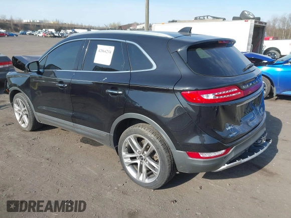 2019 Lincoln MKC Reserve with VIN 5LMCJ3D96KUL46773, listed as a IAAI auction lot 42064234 with 70,176 mi miles and . Bid and sale history available at DreamBid. Image 3.