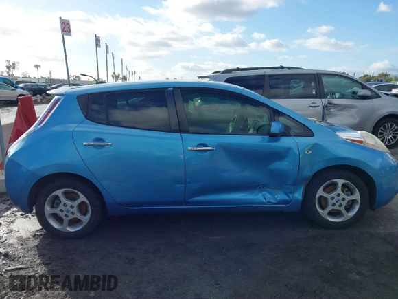 2011 Nissan LEAF SL-e with VIN JN1AZ0CPXBT007951, listed as a IAAI auction lot 41529439 with 123,737 mi miles. Bid and sale history available at carsss.com. Image 13.