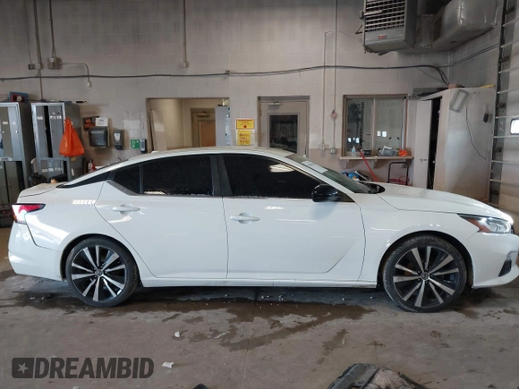 2020 Nissan Altima 2.5 SR with VIN 1N4BL4CV6LC230925, listed as a IAAI auction lot 41846113 with 130,447 mi miles. Bid and sale history available at carsss.com. Image 13.