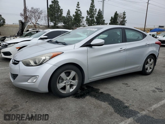 2013 Hyundai Elantra GLS z VIN KMHDH4AE0DU019346, wystawiony jako Copart lot #50828415 z przebiegiem 121 897 mil mil oraz Szkoda całkowita • Salvage title. Historia ofert i sprzedaży dostępna na DreamBid. Obrazek 1.