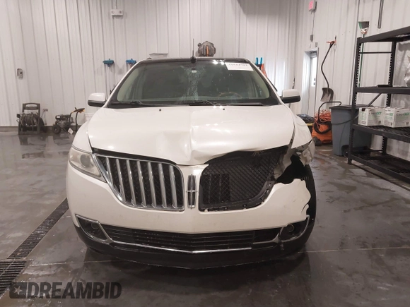 2011 Lincoln MKX with VIN 2LMDJ8JK8BBJ34012, listed as a IAAI auction lot 41524792 with 142,670 mi miles. Bid and sale history available at carsss.com. Image 13.