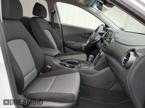 2020 Hyundai Kona SEL with VIN KM8K2CAA0LU584615, listed as a Copart auction lot 61799882 with 32,206 mi miles. Bid and sale history available at carsss.com. Image 5.