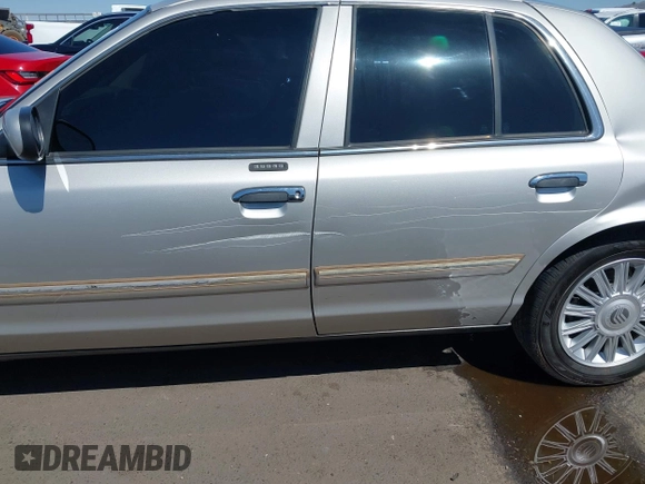 2009 Mercury Grand Marquis LS with VIN 2MEHM75V89X608365, listed as a IAAI auction lot 42055538 with Not Provided miles. Bid and sale history available at carsss.com. Image 18.