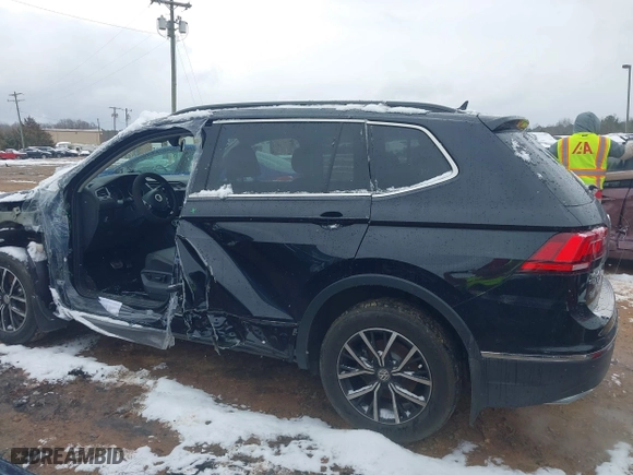 2021 Volkswagen Tiguan SE with VIN 3VV2B7AX6MM102379, listed as a IAAI auction lot 41613929 with 42,483 mi miles. Bid and sale history available at carsss.com. Image 14.