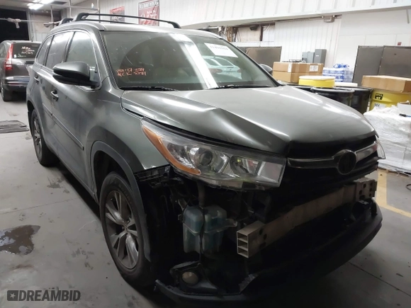 2014 Toyota Highlander XLE with VIN 5TDJKRFH1ES025381, listed as a IAAI auction lot 41494104 with 187,588 mi miles. Bid and sale history available at carsss.com. Image 1.