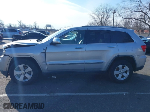 2011 Jeep Grand Cherokee Laredo z VIN 1J4RR4GG2BC511289, wystawiony jako IAAI lot #41240075 z przebiegiem 88 140 mil mil oraz . Historia ofert i sprzedaży dostępna na DreamBid. Obrazek 14.