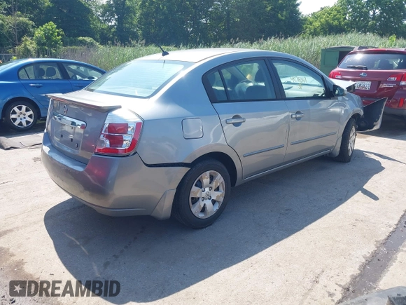 2011 Nissan Sentra 2.0 z VIN 3N1AB6AP9BL636499, wystawiony jako IAAI lot #42719347 z przebiegiem 199 162 mil mil oraz . Historia ofert i sprzedaży dostępna na DreamBid. Obrazek 4.