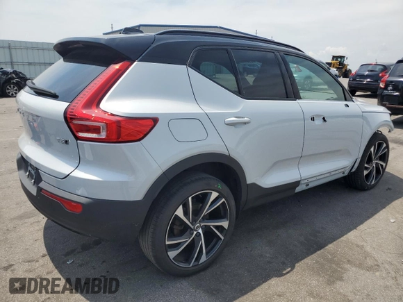 2021 Volvo XC40 R-Design with VIN YV4162UM7M2447377, listed as a Copart auction lot 59814333 with 47,225 mi miles and . Bid and sale history available at DreamBid. Image 3.