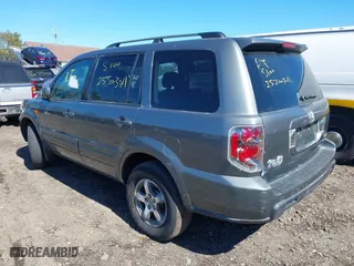 2008 Honda Pilot SE with VIN 5FNYF18328B017935, listed as a IAAI auction lot 41862087 with 999,999 mi miles. Bid and sale history available at carsss.com. Image 3.