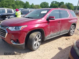 2020 Chevrolet Traverse LT z VIN 1GNERHKW4LJ137167, wystawiony jako IAAI lot #42144005 z przebiegiem 45 053 mil mil oraz . Historia ofert i sprzedaży dostępna na DreamBid. Obrazek 2.