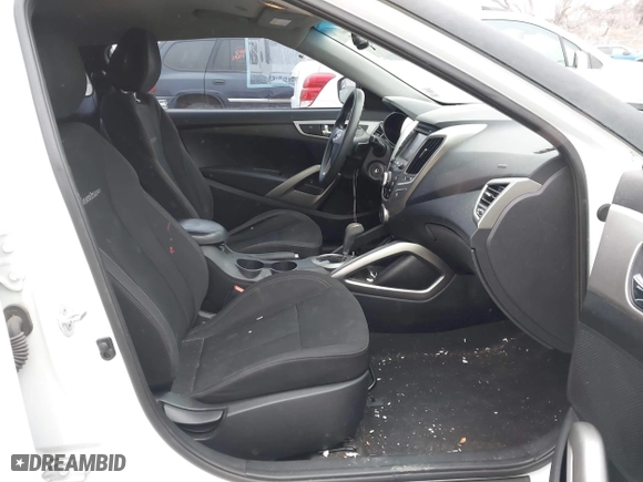 2014 Hyundai Veloster with VIN KMHTC6AD6EU211479, listed as a IAAI auction lot 41196275 with 132,337 mi miles. Bid and sale history available at carsss.com. Image 5.