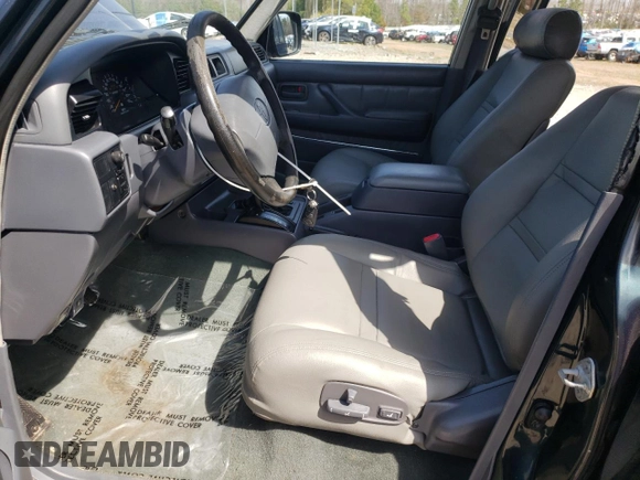 1995 Toyota Land Cruiser z VIN JT3DJ81W9S0112464, wystawiony jako Copart lot #49925395 z przebiegiem 215 698 mil mil oraz Czysty tytuł • Clean title. Historia ofert i sprzedaży dostępna na DreamBid. Obrazek 7.