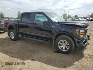 2023 Ford F-150 z VIN 1FTFW1P85PKF48519, wystawiony jako Copart lot #55944545 z przebiegiem 26 971 mil mil oraz Szkoda całkowita • Salvage title. Historia ofert i sprzedaży dostępna na DreamBid. Obrazek 4.