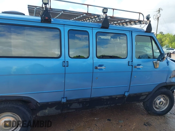 1995 Chevrolet Chevy Van z VIN 1GNEG25Z4SF221421, wystawiony jako IAAI lot #42003616 z przebiegiem 196 007 mil mil oraz . Historia ofert i sprzedaży dostępna na DreamBid. Obrazek 13.