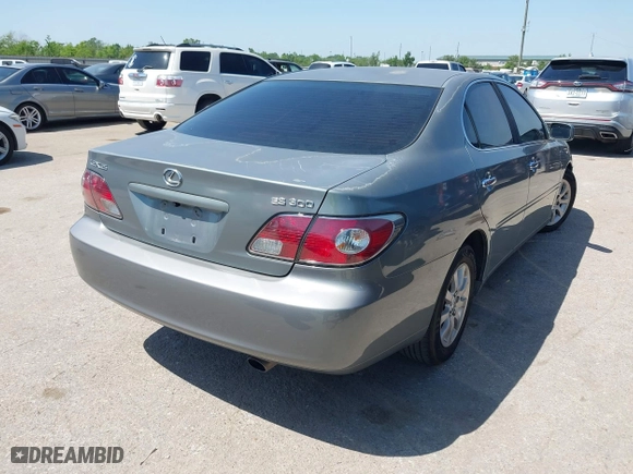 2002 Lexus ES 300 with VIN JTHBF30G320085116, listed as a IAAI auction lot 42015660 with 285,292 mi miles. Bid and sale history available at carsss.com. Image 4.