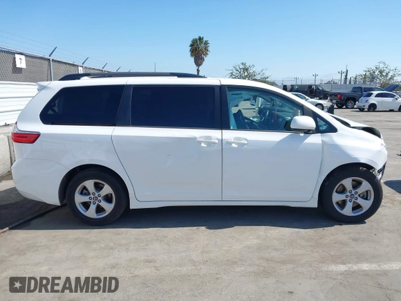 2018 Toyota Sienna LE Auto Access Seat с VIN 5TDKZ3DC3JS913810, выставлен на аукционе IAAI как лот 42476857 с пробегом Не указан миль и . История ставок и продаж доступна на DreamBid. Изображение 13.