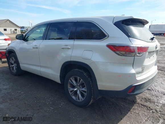 2015 Toyota Highlander LE with VIN 5TDBKRFHXFS172501, listed as a IAAI auction lot 41591131 with 108,000 mi miles. Bid and sale history available at carsss.com. Image 3.