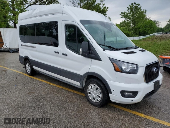 2025 Ford Transit Passenger XL with VIN 1FBAX2X83SKA19726, listed as a Copart auction lot 59671445 with 5,704 mi miles and Clean title. Bid and sale history available at DreamBid. Image 4.