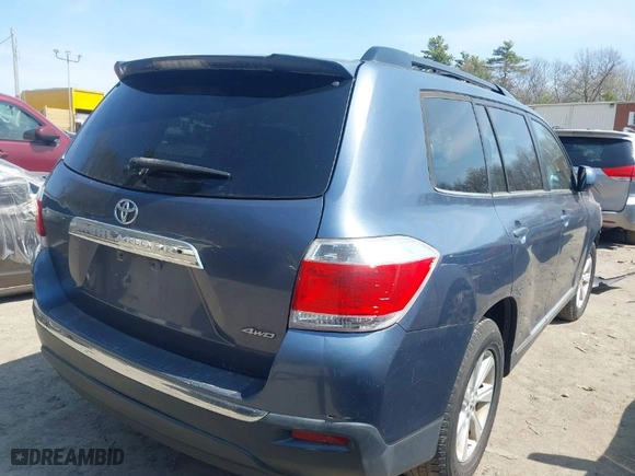 2012 Toyota Highlander with VIN 5TDBK3EH0CS130168, listed as a IAAI auction lot 42062786 with 144,215 mi miles. Bid and sale history available at carsss.com. Image 4.