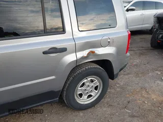 2017 Jeep Patriot Sport with VIN 1C4NJPBA4HD118509, listed as a IAAI auction lot 41610448 with 98,970 mi miles. Bid and sale history available at carsss.com. Image 6.