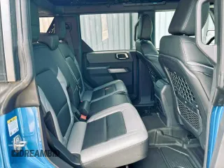 2023 Ford Bronco z VIN 1FMDE5DH1PLA85211, wystawiony jako Copart lot #61242455 z przebiegiem 33 535 mil mil oraz Szkoda całkowita • Salvage title. Historia ofert i sprzedaży dostępna na DreamBid. Obrazek 6.