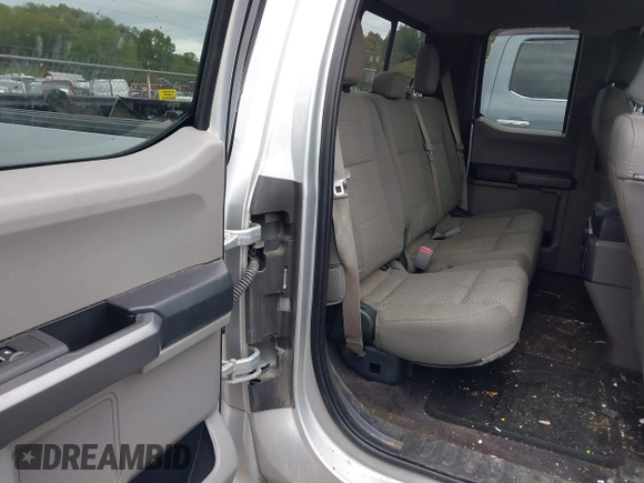 2016 Ford F-150 XLT with VIN 1FTEX1EP0GFD37305, listed as a IAAI auction lot 40364610 with 105,715 mi miles. Bid and sale history available at carsss.com. Image 8.