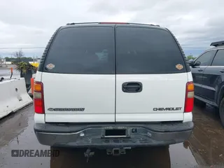 2001 Chevrolet Suburban LS with VIN 3GNEC16T21G209183, listed as a IAAI auction lot 41503236 with 216,462 mi miles. Bid and sale history available at carsss.com. Image 16.