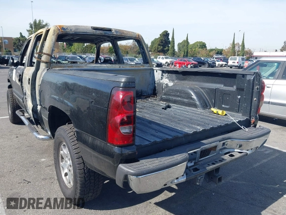 2005 Chevrolet Silverado 1500 LS z VIN 2GCEC13T051219853, wystawiony jako IAAI lot #41124114 z przebiegiem Nie podano mil oraz . Historia ofert i sprzedaży dostępna na DreamBid. Obrazek 3.