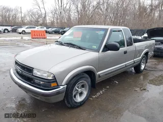 1999 Chevrolet S-10 LS with VIN 1GCCS19XXX8167877, listed as a IAAI auction lot 41557040 with 136,368 mi miles. Bid and sale history available at carsss.com. Image 17.