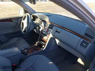 2000 Mercedes-Benz E-Class with VIN WDBJH82JXYX042288, listed as a IAAI auction lot 41412877 with 208,268 mi miles. Bid and sale history available at carsss.com. Image 5.