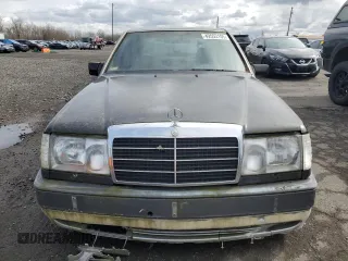 1993 Mercedes-Benz 400 with VIN WDBEA34E6PB948930, listed as a Copart auction lot 49553105 with 273,225 mi miles and Clean Title. Bid and sale history available at carsss.com. Image 5.