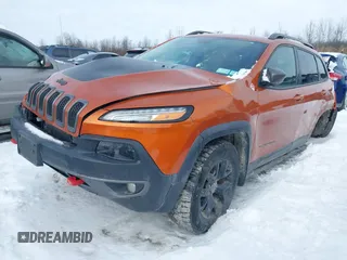2015 Jeep Cherokee Trailhawk with VIN 1C4PJMBS9FW655233, listed as a IAAI auction lot 41430715 with 138,181 mi miles and . Bid and sale history available at carsss.com. Image 19.
