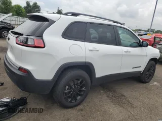 2023 Jeep Cherokee Altitude Lux z VIN 1C4PJMMB5PD107823, wystawiony jako Copart lot #57034345 z przebiegiem 4 578 mil mil oraz Szkoda całkowita • Salvage title. Historia ofert i sprzedaży dostępna na DreamBid. Obrazek 3.