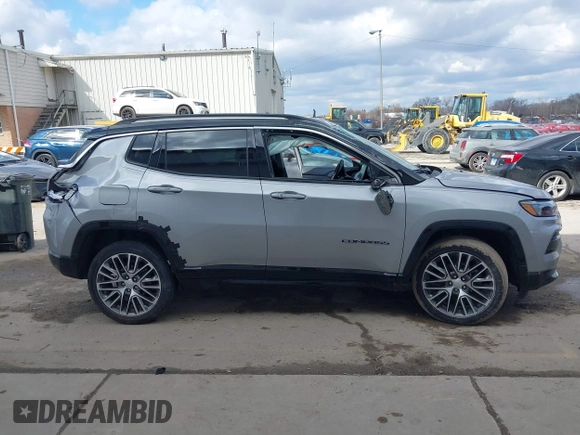 2022 Jeep Compass Limited z VIN 3C4NJDCB8NT115480, wystawiony jako IAAI lot #41677377 z przebiegiem 66 451 mil mil oraz . Historia ofert i sprzedaży dostępna na DreamBid. Obrazek 14.