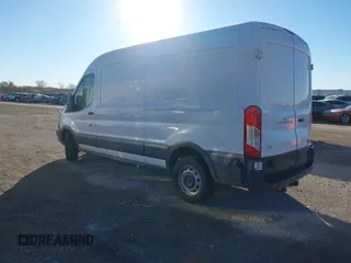 2017 Ford Transit z VIN 1FTYR2CMXHKA39469, wystawiony jako IAAI lot #41052341 z przebiegiem 153 613 mil mil oraz . Historia ofert i sprzedaży dostępna na DreamBid. Obrazek 3.